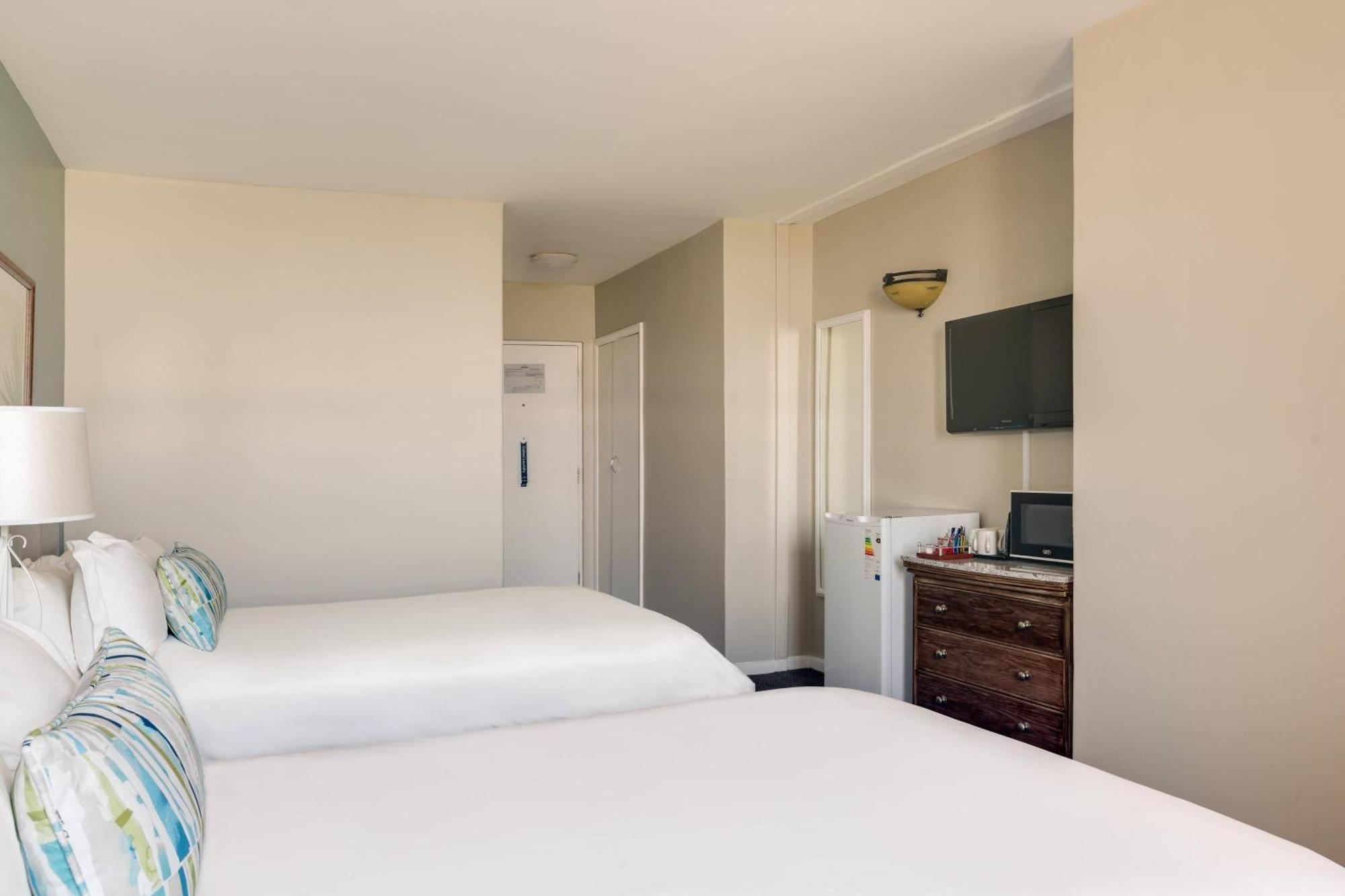 Protea Hotel By Marriott Karridene Beach Amanzimtoti Bagian luar foto