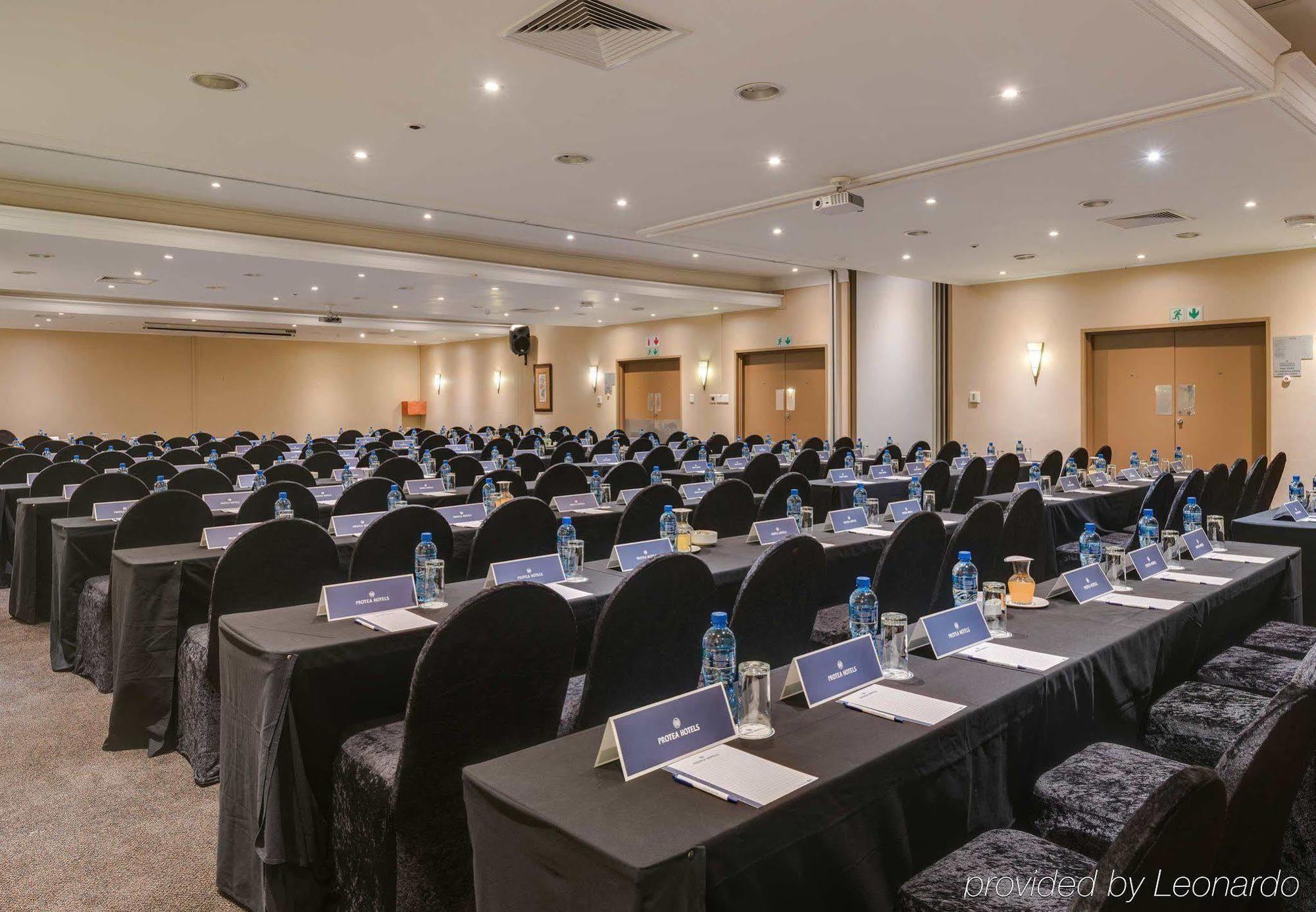 Protea Hotel By Marriott Karridene Beach Amanzimtoti Bagian luar foto