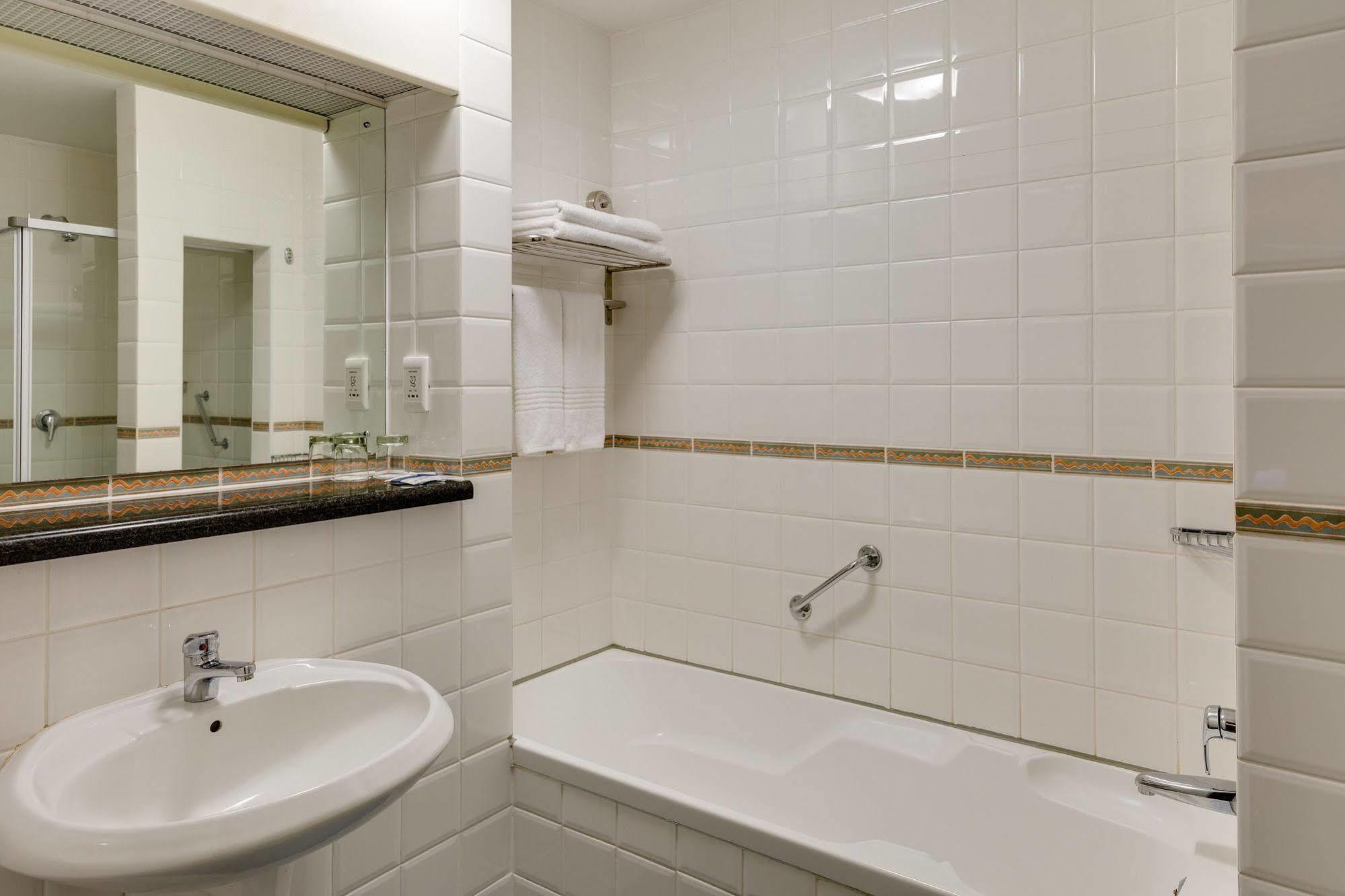 Protea Hotel By Marriott Karridene Beach Amanzimtoti Bagian luar foto